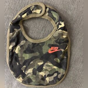 Nike bib camo